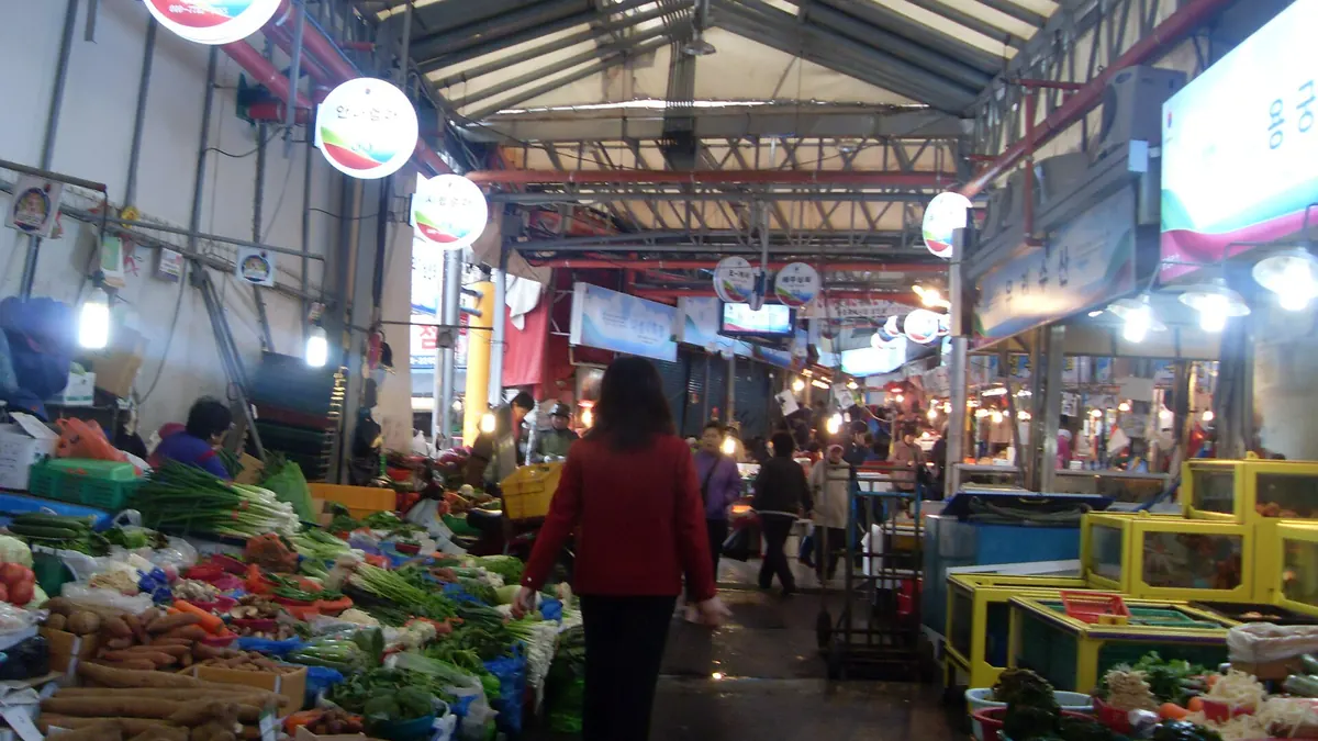 Tuyến ẩm thực tại chợ Dongmun – Jeju City, Hàn Quốc