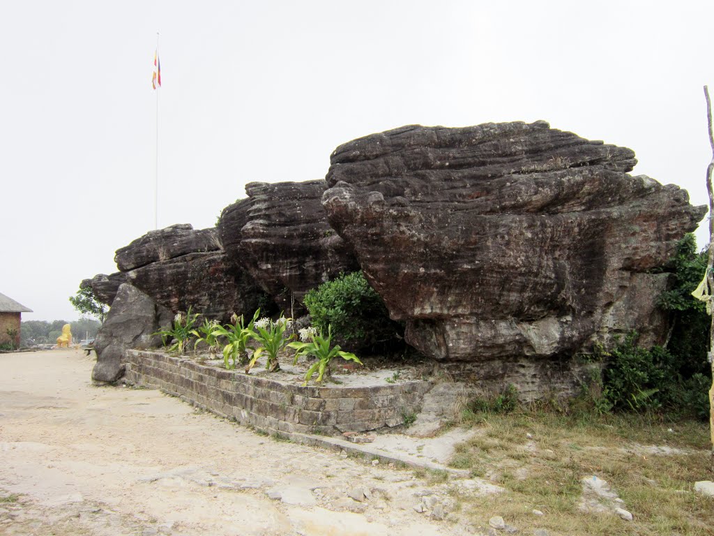 Chùa Wat Sampov Pram: Ngôi chùa có 5 tảng đá hình chiếc thuyền buồm