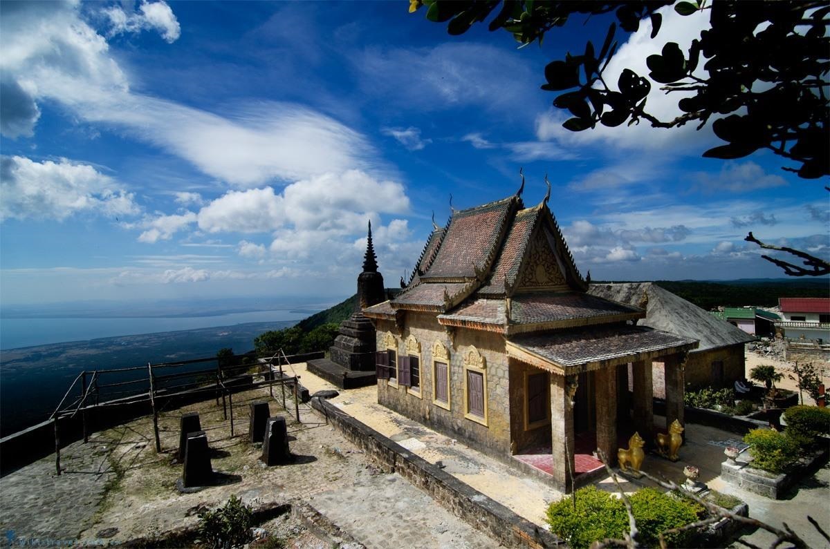 Chùa Wat Sampov Pram: Ngôi chùa có 5 tảng đá hình chiếc thuyền buồm