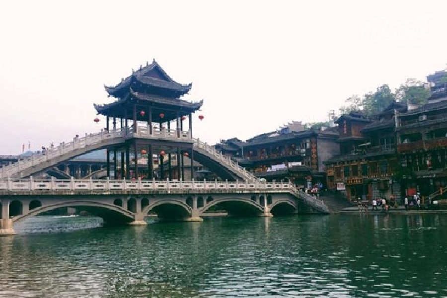 TRƯƠNG GIA GIỚI – PHƯỢNG HOÀNG CỔ TRẤN (Đi Tàu Hỏa)